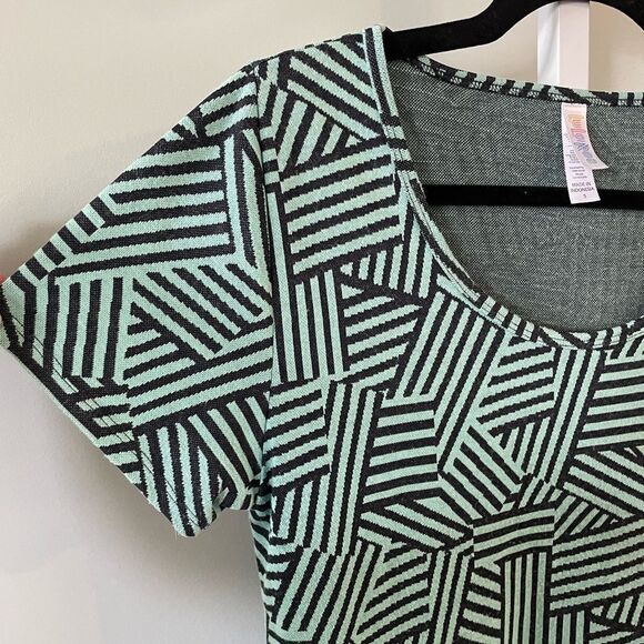 LuLaRoe Geometric Print Top - Picture 2 of 4